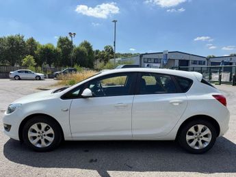 VAUXHALL ASTRA 1.6 16v Design Hatchback 5dr Petrol Auto Euro 5 (115 ps)