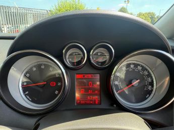 VAUXHALL ASTRA 1.6 16v Design Hatchback 5dr Petrol Auto Euro 5 (115 ps)
