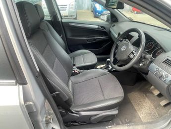 VAUXHALL ASTRA 1.8i 16v Design Estate 5dr Petrol Automatic (187 g/km, 138 bhp)