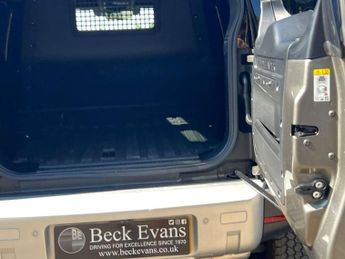 LAND ROVER DEFENDER 3.0 Defender Hard Top SE D MHEV Auto 4WD 5dr