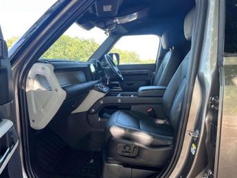 LAND ROVER DEFENDER 3.0 Defender Hard Top SE D MHEV Auto 4WD 5dr