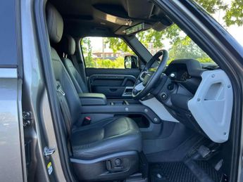 LAND ROVER DEFENDER 3.0 Defender Hard Top SE D MHEV Auto 4WD 5dr