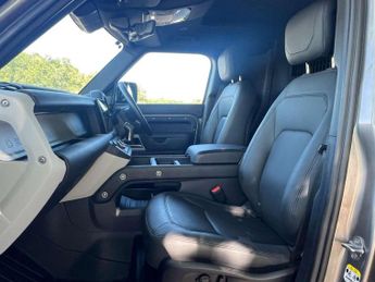 LAND ROVER DEFENDER 3.0 Defender Hard Top SE D MHEV Auto 4WD 5dr