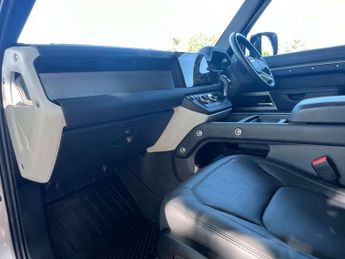 LAND ROVER DEFENDER 3.0 Defender Hard Top SE D MHEV Auto 4WD 5dr