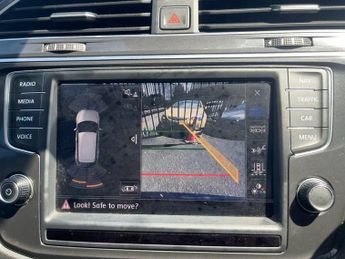 VOLKSWAGEN TIGUAN 2.0 TDI BlueMotion Tech SE Navigation SUV 5dr Diesel DSG 4Motion