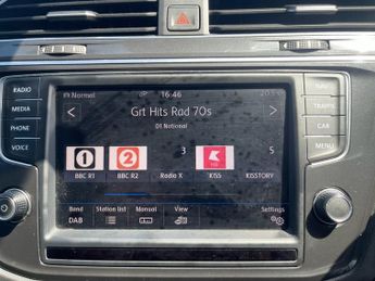 VOLKSWAGEN TIGUAN 2.0 TDI BlueMotion Tech SE Navigation SUV 5dr Diesel DSG 4Motion