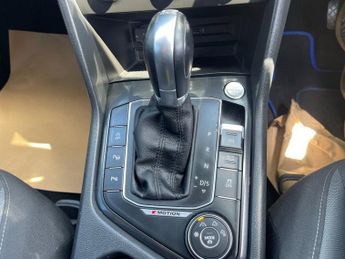 VOLKSWAGEN TIGUAN 2.0 TDI BlueMotion Tech SE Navigation SUV 5dr Diesel DSG 4Motion