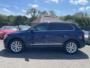 VOLKSWAGEN TIGUAN 2.0 TDI BlueMotion Tech SE Navigation SUV 5dr Diesel DSG 4Motion