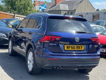 VOLKSWAGEN TIGUAN 2.0 TDI BlueMotion Tech SE Navigation SUV 5dr Diesel DSG 4Motion