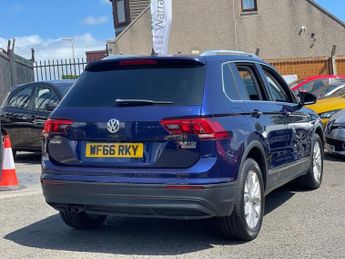 VOLKSWAGEN TIGUAN 2.0 TDI BlueMotion Tech SE Navigation SUV 5dr Diesel DSG 4Motion