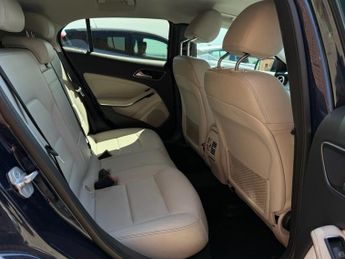 MERCEDES-BENZ GLA 2.1 GLA200d Sport (Executive) SUV 5dr Diesel 7G-DCT Euro 6 (s/s)