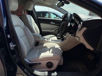 MERCEDES-BENZ GLA 2.1 GLA200d Sport (Executive) SUV 5dr Diesel 7G-DCT Euro 6 (s/s)