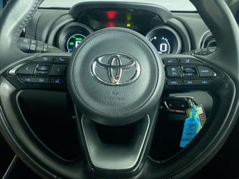 TOYOTA YARIS 1.5 VVT-h Design Hatchback 5dr Petrol Hybrid E-CVT Euro 6 (s/s) 