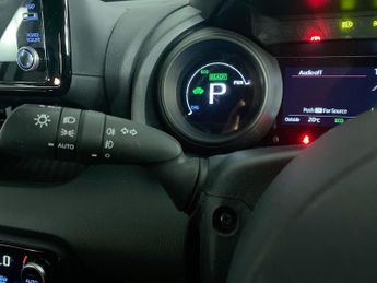 TOYOTA YARIS 1.5 VVT-h Design Hatchback 5dr Petrol Hybrid E-CVT Euro 6 (s/s) 