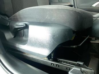 TOYOTA YARIS 1.5 VVT-h Design Hatchback 5dr Petrol Hybrid E-CVT Euro 6 (s/s) 