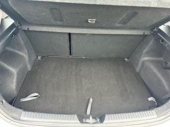 KIA CEED 1.6 CRDi 2 Hatchback 5dr Diesel Auto Euro 5 (126 bhp)