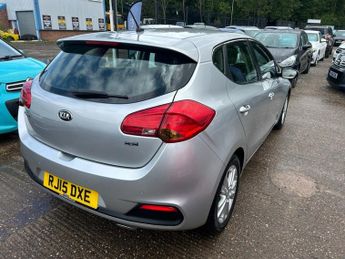 KIA CEED 1.6 CRDi 2 Hatchback 5dr Diesel Auto Euro 5 (126 bhp)