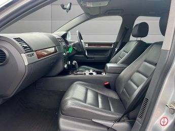 VOLKSWAGEN TOUAREG 3.0 TDI V6 Altitude SUV 5dr Diesel Automatic (294 g/km, 222 bhp)