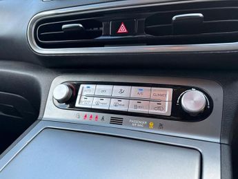 HYUNDAI KONA 64kWh Premium SUV 5dr Electric Auto (10.5kW Charger) (204 ps)