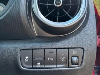 HYUNDAI KONA 64kWh Premium SUV 5dr Electric Auto (10.5kW Charger) (204 ps)