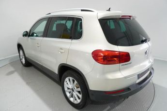 VOLKSWAGEN TIGUAN 2.0 TDI BlueMotion Tech SE SUV 5dr Diesel DSG 4WD Euro 5 (s/s) (
