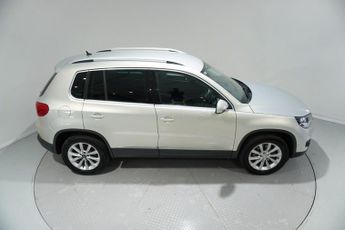 VOLKSWAGEN TIGUAN 2.0 TDI BlueMotion Tech SE SUV 5dr Diesel DSG 4WD Euro 5 (s/s) (