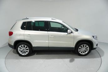 VOLKSWAGEN TIGUAN 2.0 TDI BlueMotion Tech SE SUV 5dr Diesel DSG 4WD Euro 5 (s/s) (
