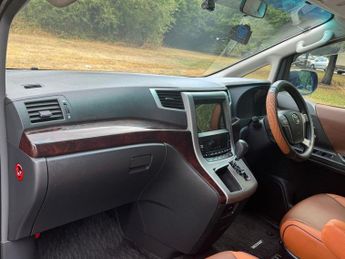 TOYOTA VELLFIRE 2.4 7 SEAT