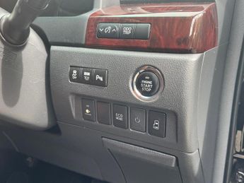 TOYOTA VELLFIRE 2.4 7 SEAT