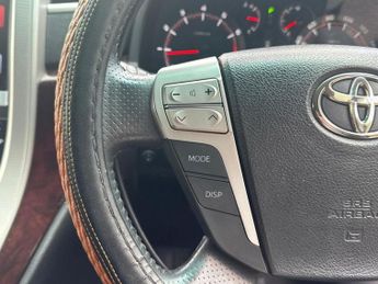 TOYOTA VELLFIRE 2.4 7 SEAT