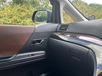 TOYOTA VELLFIRE 2.4 7 SEAT