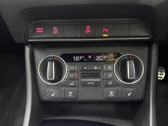 AUDI Q3 1.4 TFSI CoD Black Edition SUV 5dr Petrol S Tronic Euro 6 (s/s) 