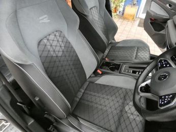 VOLKSWAGEN GOLF 1.5 eTSI MHEV R-Line Estate 5dr Petrol Hybrid DSG Euro 6 (s/s) (