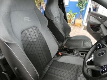VOLKSWAGEN GOLF 1.5 eTSI MHEV R-Line Estate 5dr Petrol Hybrid DSG Euro 6 (s/s) (