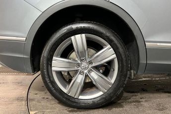 VOLKSWAGEN TIGUAN ALLSPACE 2.0 TDI SEL SUV 5dr Diesel DSG Euro 6 (s/s) (150 ps) 1 Owner / L
