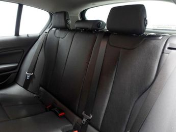 BMW 1 SERIES 1.5 118i SE Business Hatchback 5dr Petrol Auto Euro 6 (s/s) (136