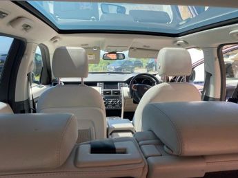 LAND ROVER DISCOVERY SPORT 2.0 TD4 HSE BLACK SUV 5dr Diesel Auto 4WD Euro 6 (s/s) (180 ps)