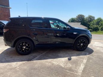 LAND ROVER DISCOVERY SPORT 2.0 TD4 HSE BLACK SUV 5dr Diesel Auto 4WD Euro 6 (s/s) (180 ps)