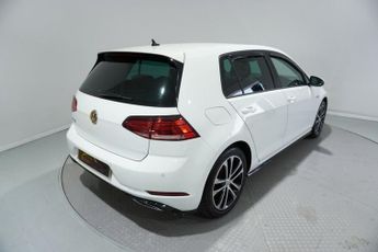 VOLKSWAGEN GOLF 2.0 TDI R-Line Hatchback 5dr Diesel DSG Euro 6 (s/s) (150 ps)