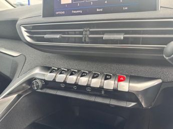 PEUGEOT 3008 1.2 PureTech GPF Allure SUV 5dr Petrol EAT Euro 6 (s/s) (130 ps)