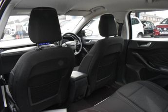 FORD FOCUS 1.0T EcoBoost MHEV Titanium Hatchback 5dr Petrol Hybrid DCT Euro