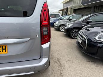VAUXHALL Combo Life Electric 52kWh Ultimate MPV 5dr Electric Auto (7.4kW Charger) (136 ps)