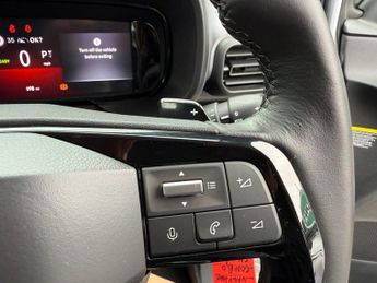 VAUXHALL Combo Life Electric 52kWh Ultimate MPV 5dr Electric Auto (7.4kW Charger) (136 ps)