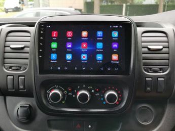 RENAULT TRAFIC 2.0 dCi ENERGY 30 Business Panel Van 5dr Diesel Manual LWB Stand