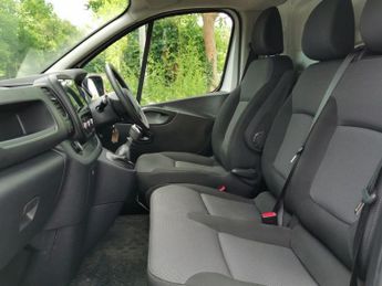 RENAULT TRAFIC 2.0 dCi ENERGY 30 Business Panel Van 5dr Diesel Manual LWB Stand
