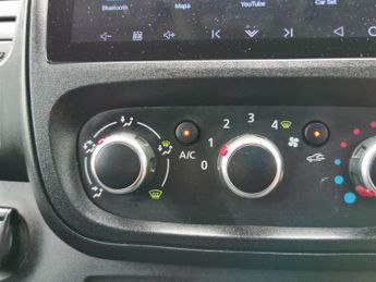 RENAULT TRAFIC 2.0 dCi ENERGY 30 Business Panel Van 5dr Diesel Manual LWB Stand