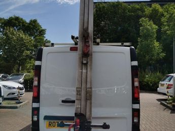 RENAULT TRAFIC 2.0 dCi ENERGY 30 Business Panel Van 5dr Diesel Manual LWB Stand