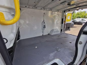RENAULT TRAFIC 2.0 dCi ENERGY 30 Business Panel Van 5dr Diesel Manual LWB Stand