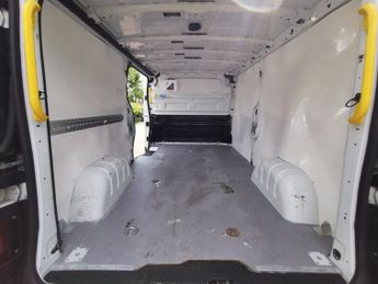 RENAULT TRAFIC 2.0 dCi ENERGY 30 Business Panel Van 5dr Diesel Manual LWB Stand