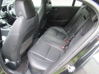 JAGUAR XE 2.0d R-Sport Saloon 4dr Diesel Auto AWD Euro 6 (s/s) (240 ps)